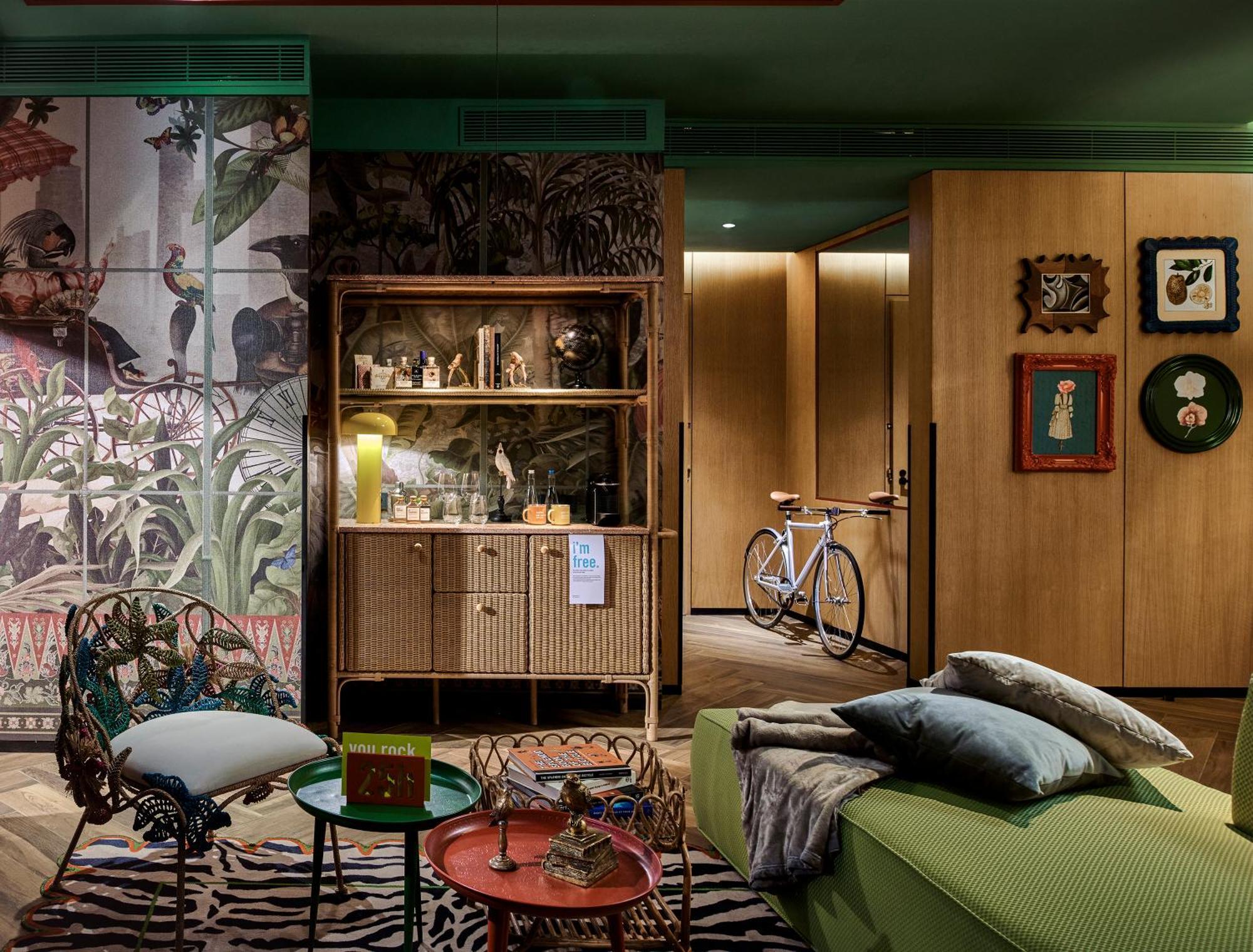 25Hours Hotel Jakarta The Oddbird エクステリア 写真