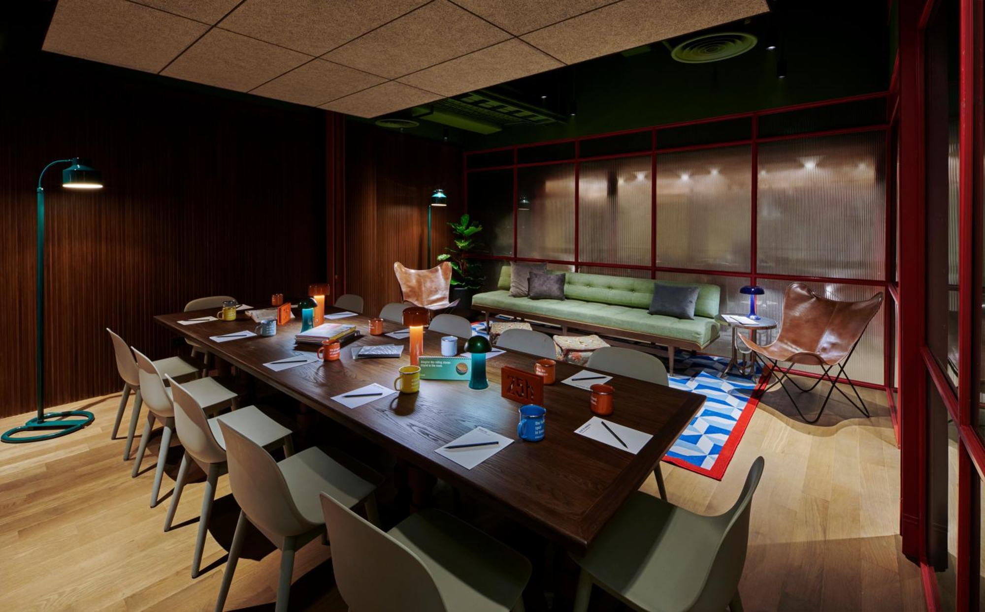 25Hours Hotel Jakarta The Oddbird エクステリア 写真
